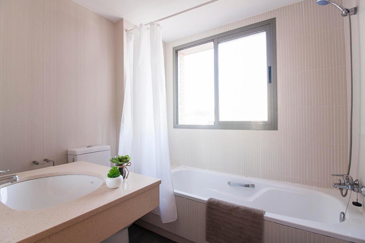 Center Flat Terrace & Parking Apartment
