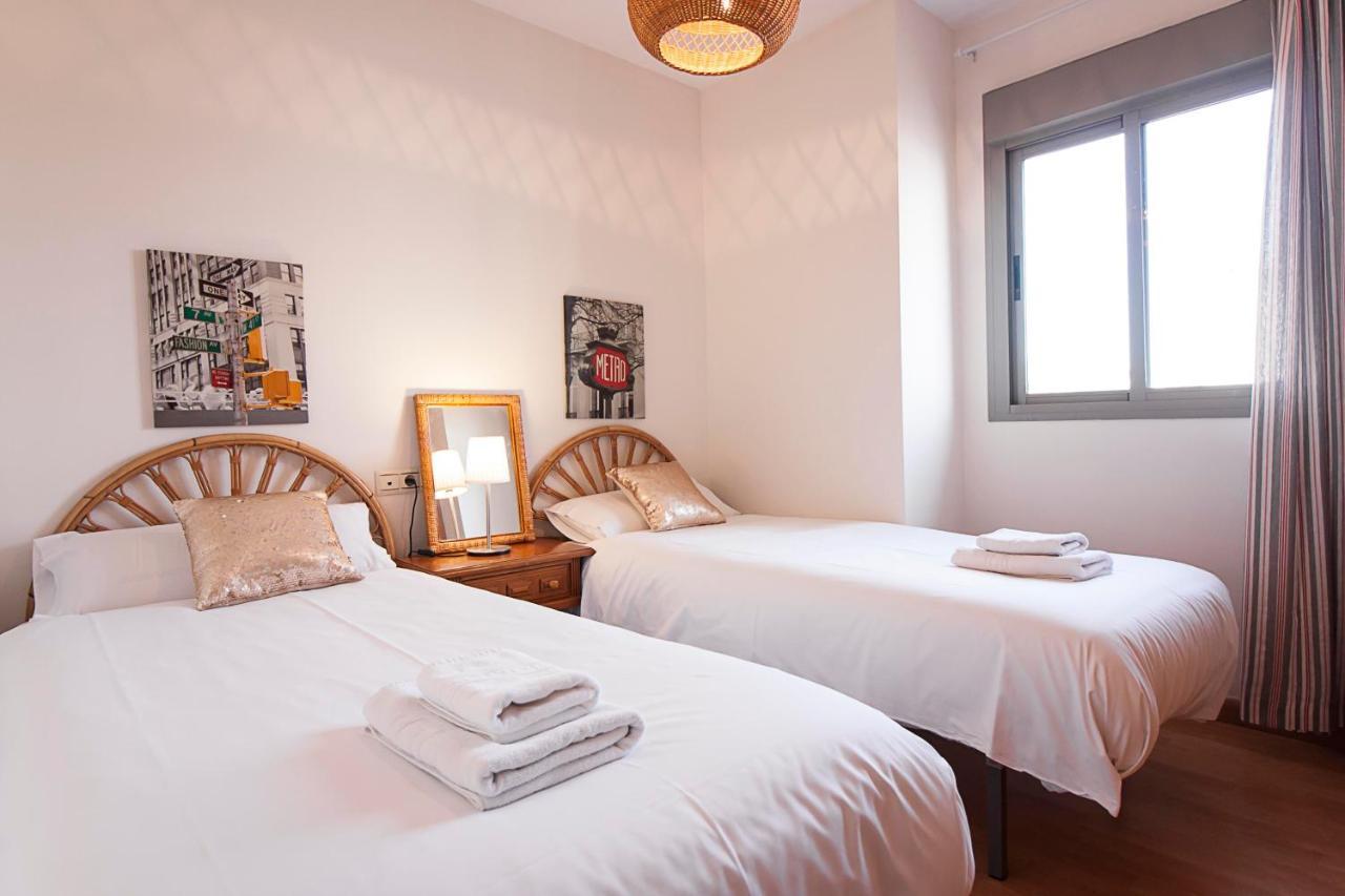 Center Flat Terrace & Parking *